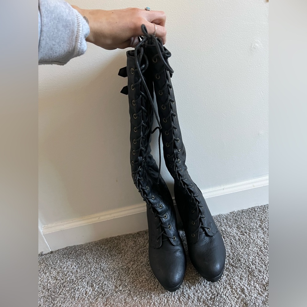 Boots - Picture 4 of 7